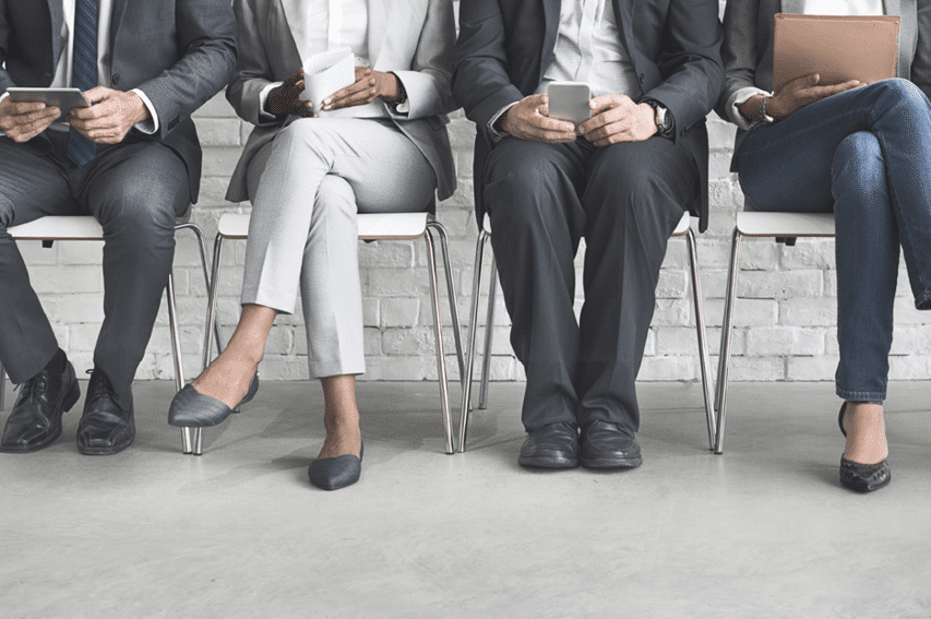 como-decidir-si-externalizar-la-selecion-de-personal-min